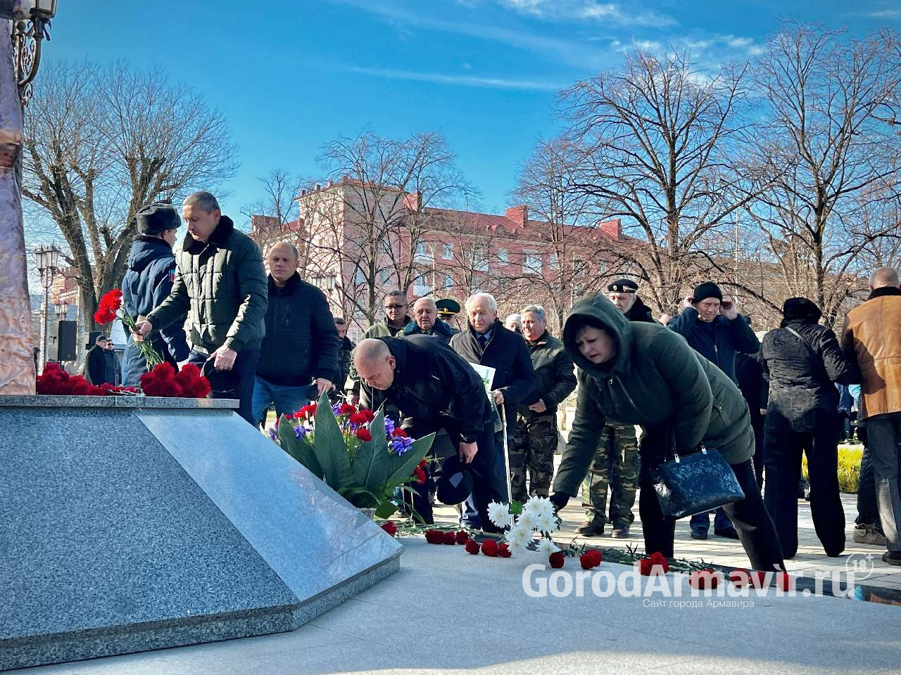 В Армавире почтили память 30 погибших в Чеченской войне бойцов