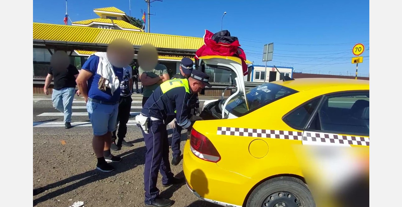 На посту ДПС в Успенском районе полицейские изъяли у пассажира такси 9 кг «синтетики»