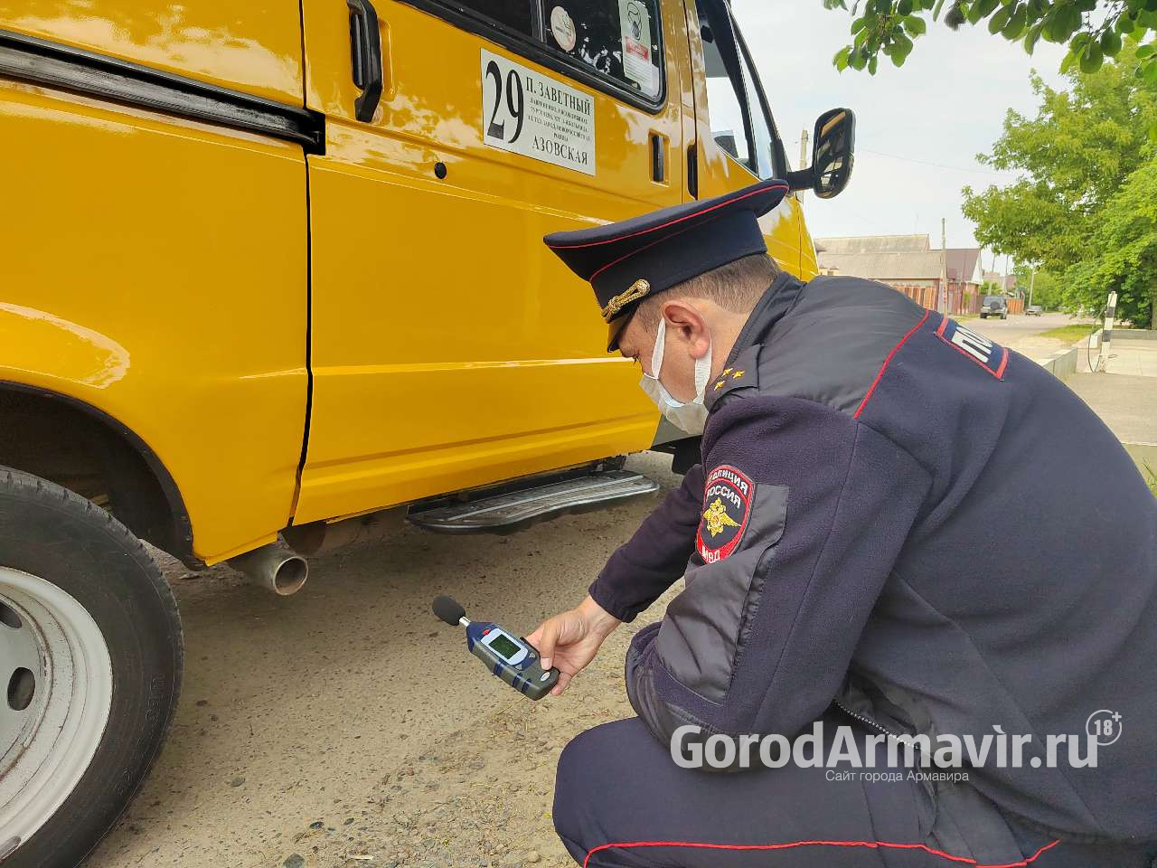 Полицейские Армавира составили 6 протоколов в отношении водителей маршрутных такси 
