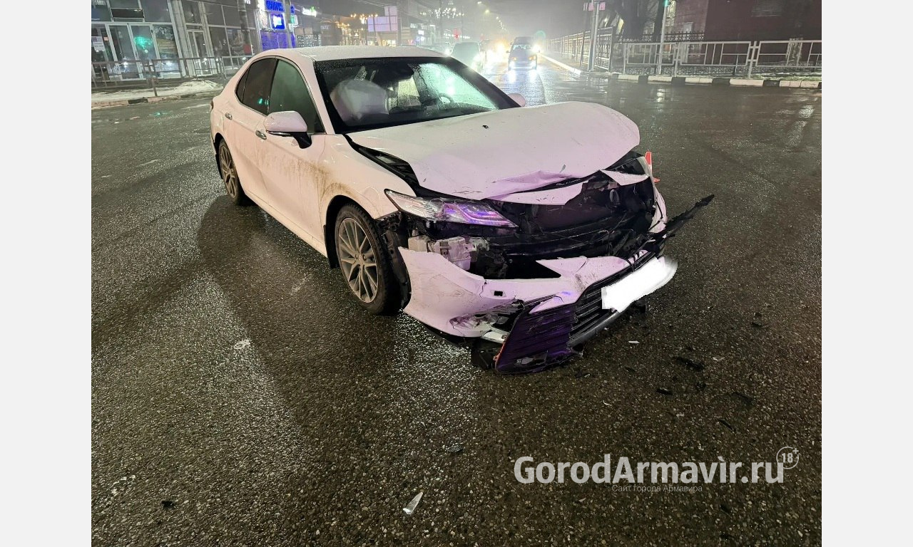 Один человек пострадал при столкновении 2-х иномарок в Армавире 