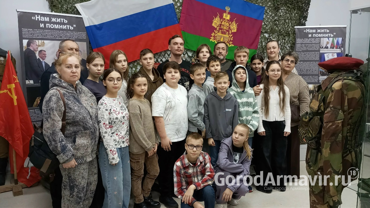 Клуб приемных родителей посетил выставку «Герои СВОего времени» в музее Армавира 