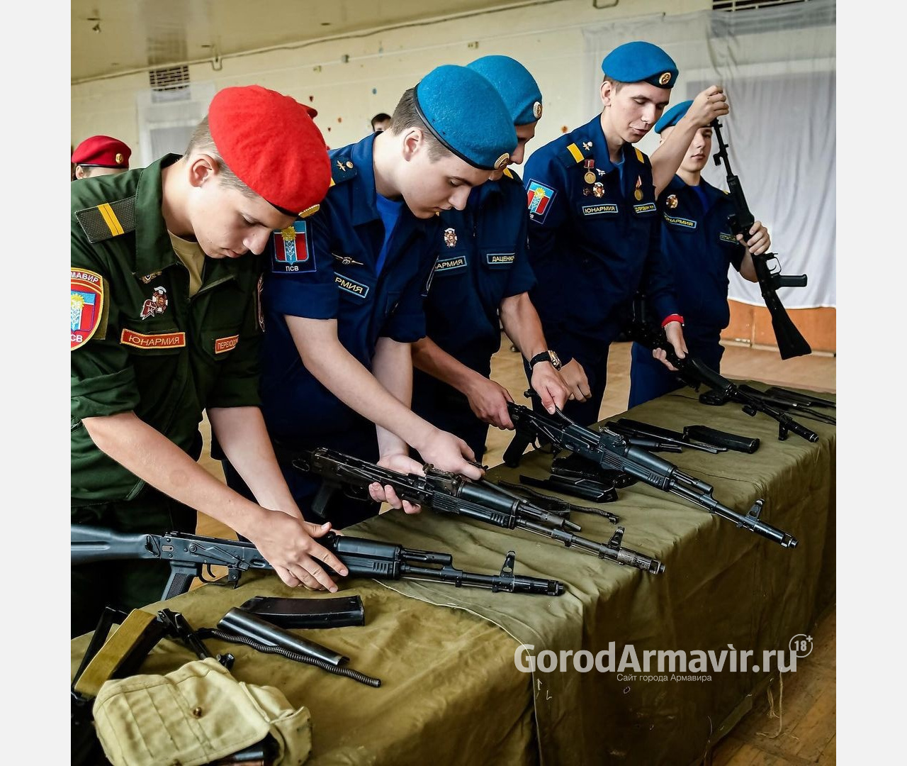 В Армавире инструкторы отряда "КОБРА" провели занятия с юнармейцами
