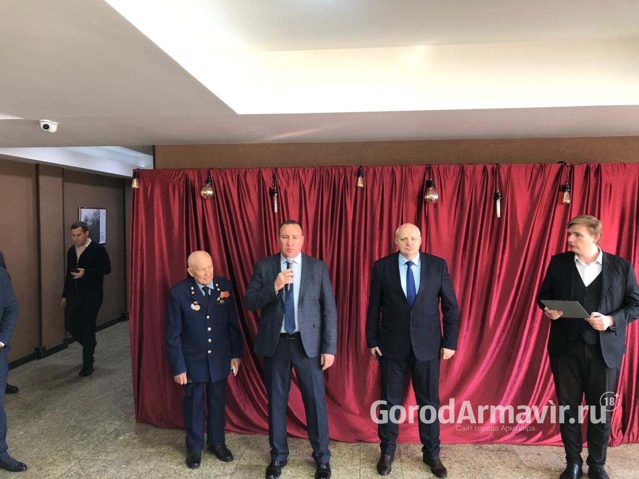 В ГДК открылась выставка портретов «Бессмертный полк специальной военной операции Армавира»