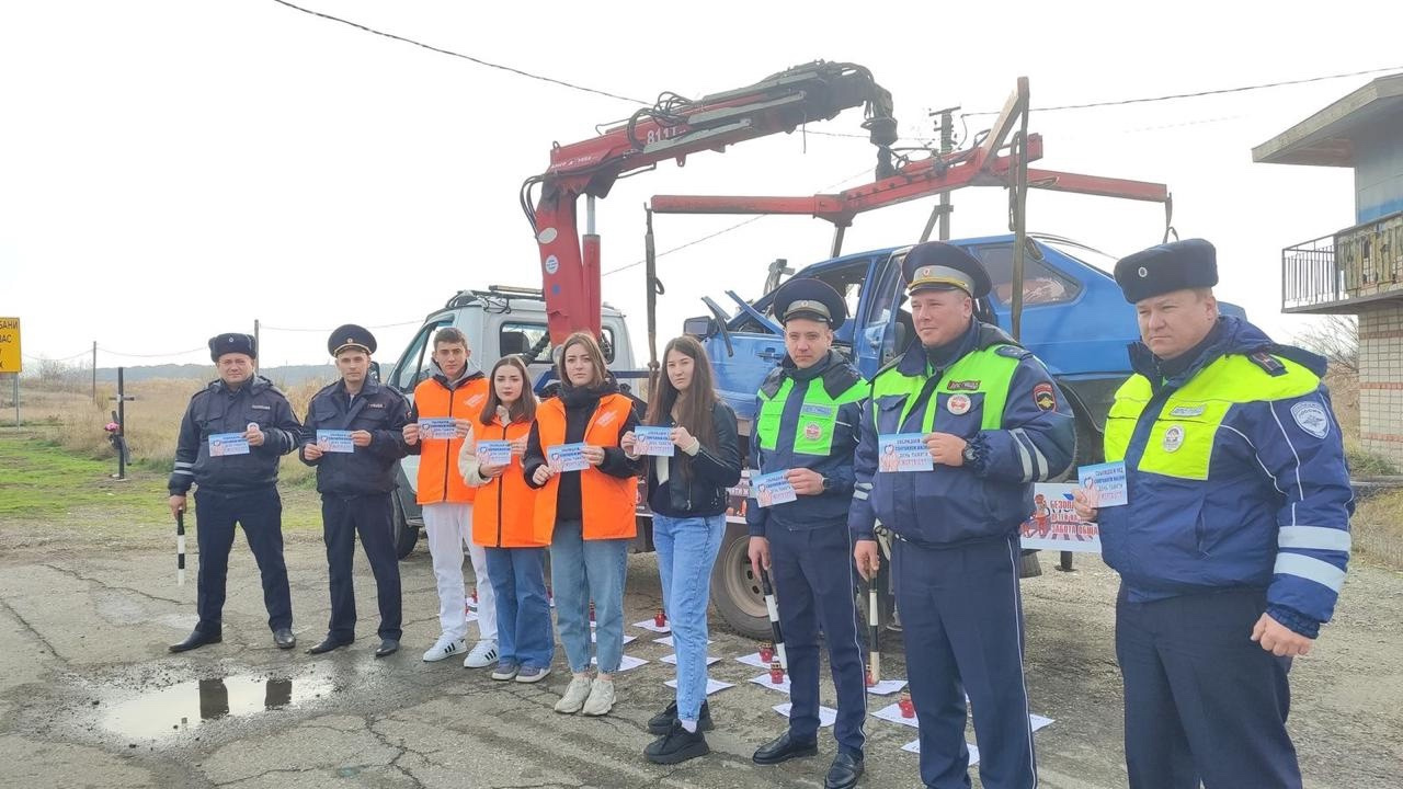 В Армавире в память о погибших в ДТП волонтёры зажгли свечи 