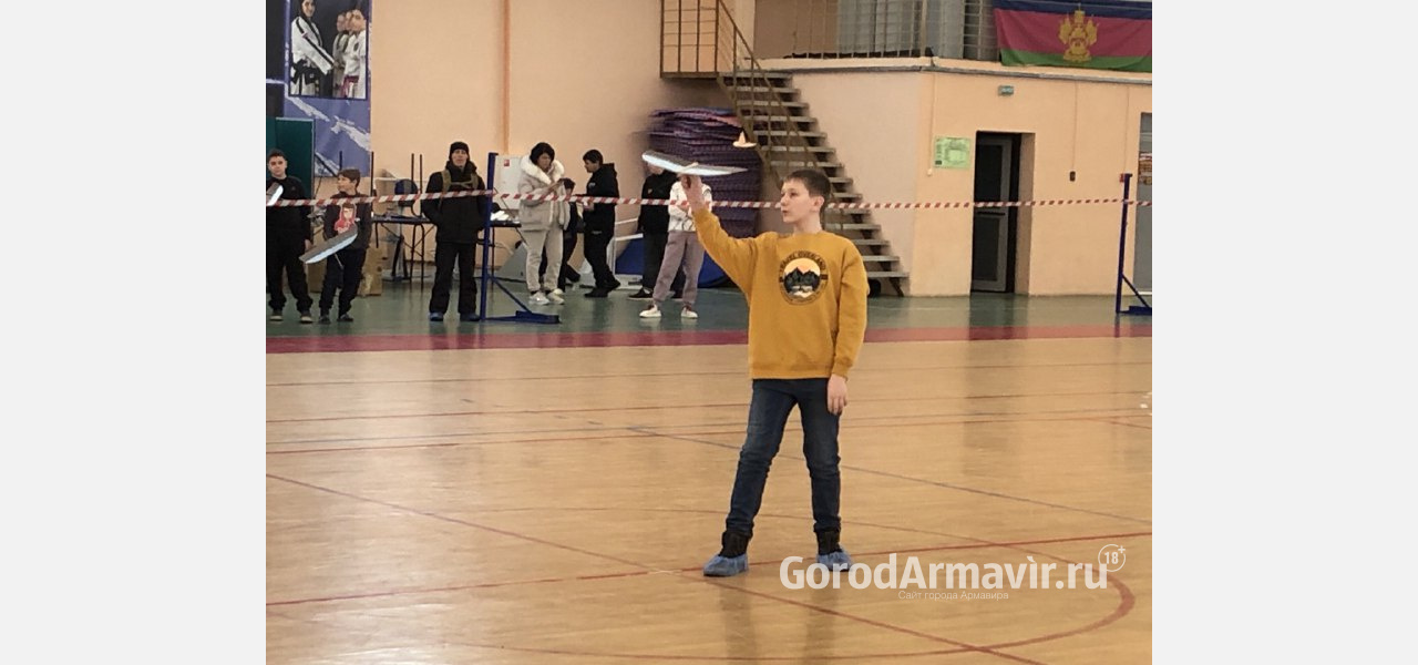 В Армавире участниками соревнований по авиамодельному спорту стали 65 человек