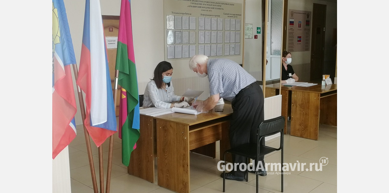 Армавирцы голосуют по поправкам в Конституцию на избирательных участках и на дому