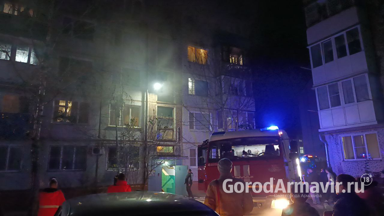 Во время пожара на Маркова в Армавире было спасено 15 человек 