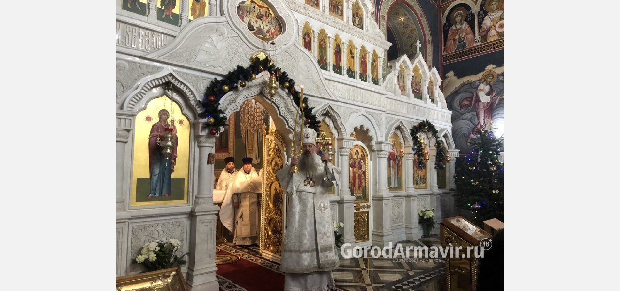 Глава Армавира Андрей Харченко 7 января побывал на богослужении в храме Рождества Христова
