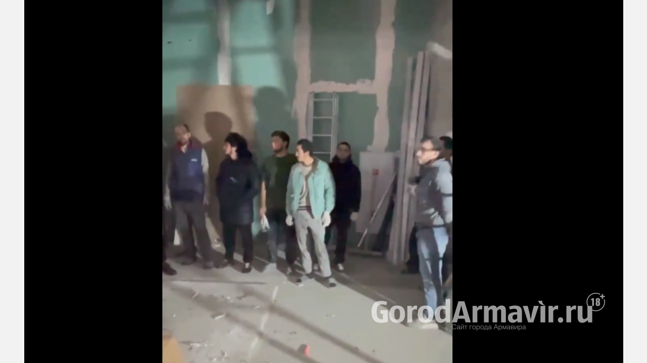 В торговом центре Армавира незаконно работали 12 мигрантов 