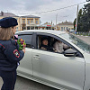 «Цветочный патруль» сотрудников ГИБДД и службы судебных приставов вышел на улицы Армавира