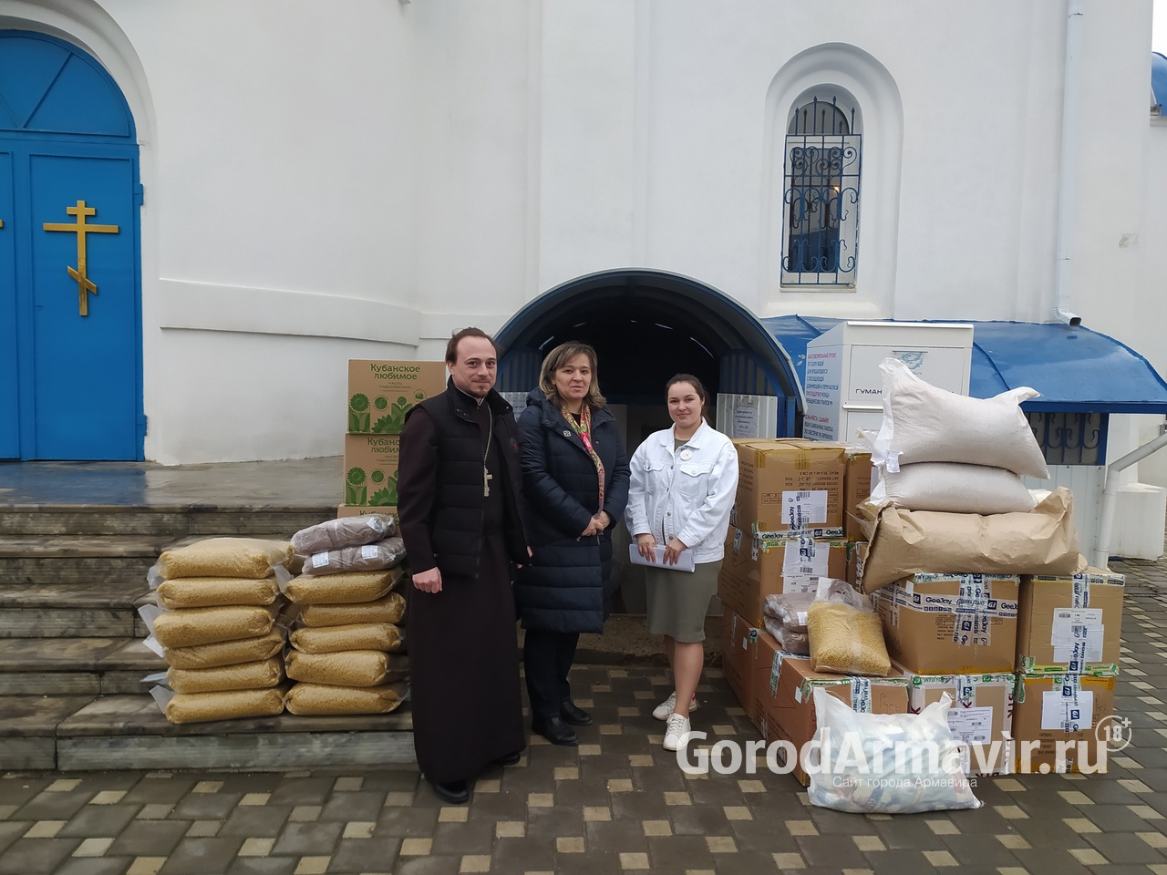 Епархия Армавира собрала гуманитарную помощь для беженцев из ДНЛ и ЛНР 