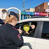 В Армавире автоинспекторы дарили водителям воздушные шары 