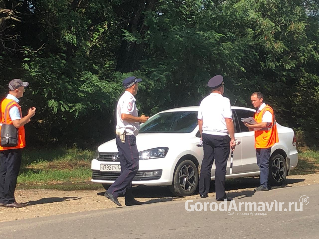 В Армавире на железнодорожном переезде раздали более 50 памяток