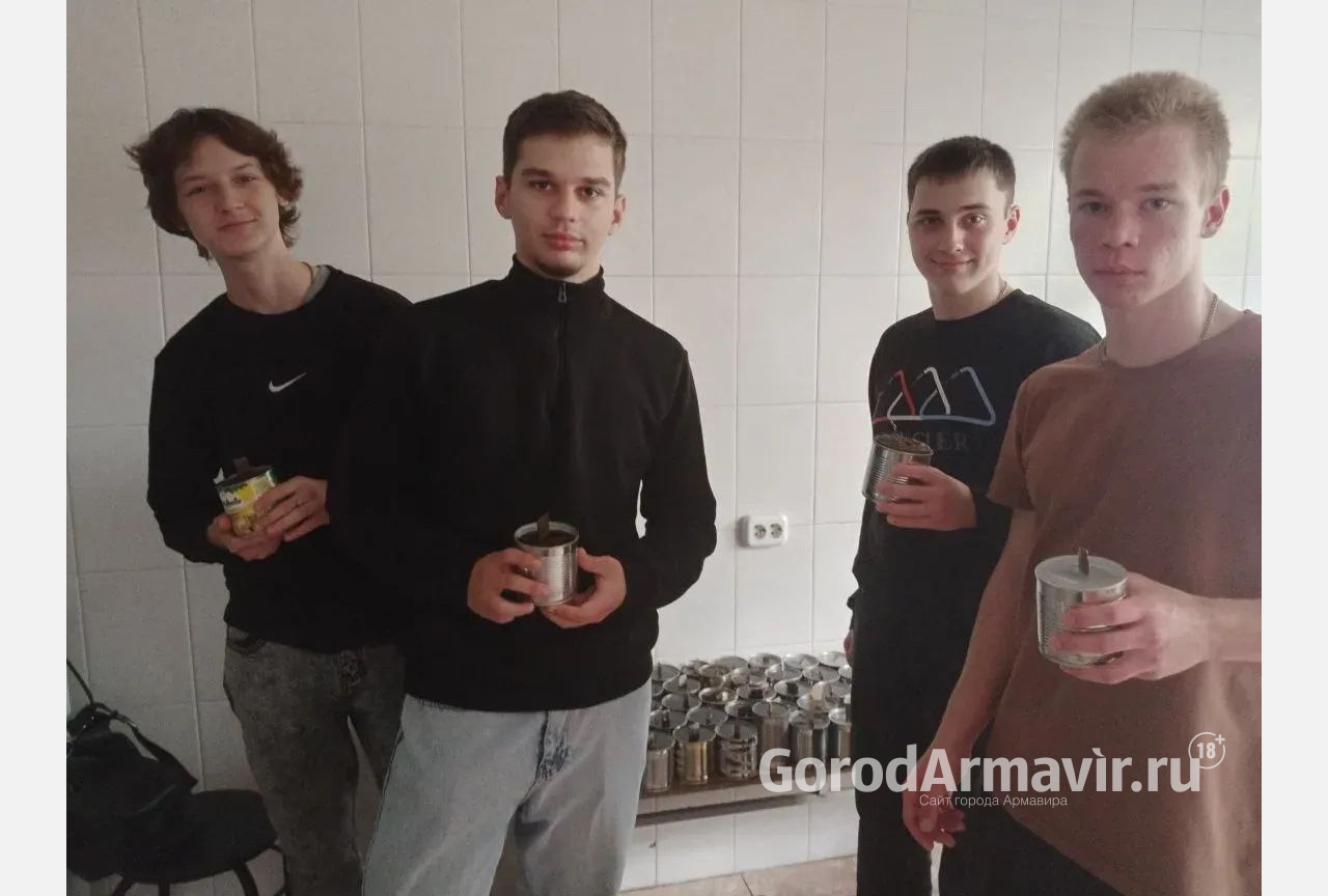 Активисты Армавирского техникума технологии и сервиса изготовили партию окопных свечей 