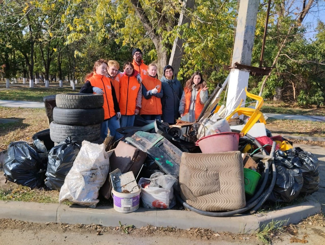 В Армавире активисты ТОС № 1 и волонтеры провели субботник на берегу Кубани 