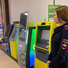 В Армавире полицейские дежурят у банкоматов для защиты граждан от мошенников