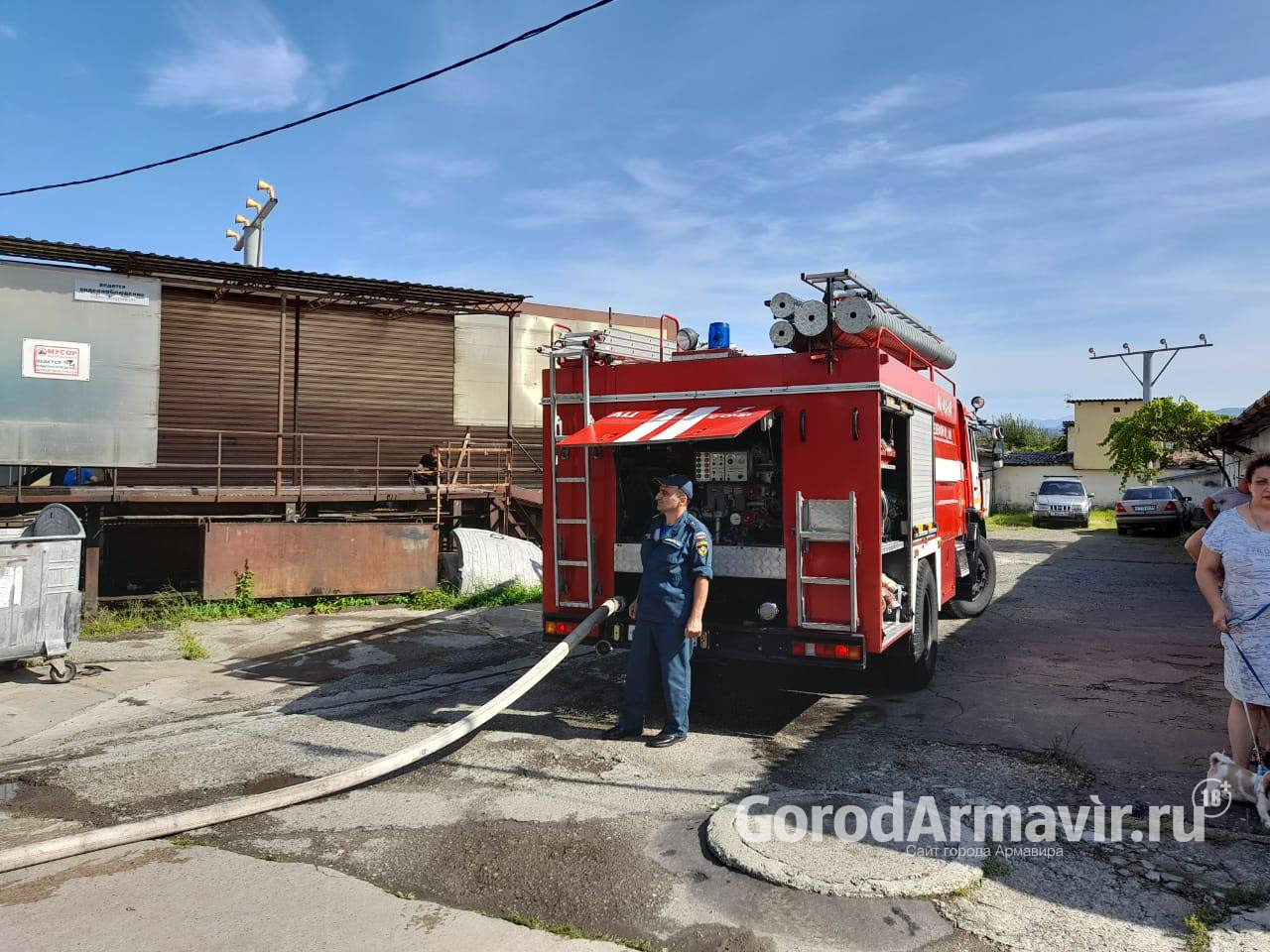 В Армавире 10 огнеборцев тушили пожар на улице Воровского | 28.08.2022 |  Армавир - БезФормата