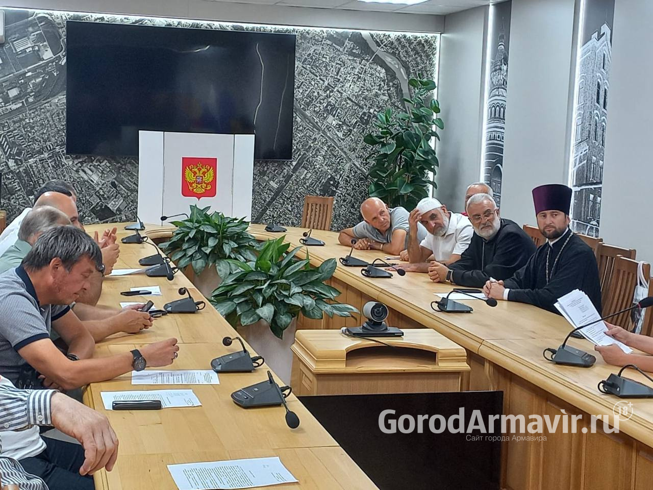 В Армавире на заседании Городского совета выбрали Почетного гражданина