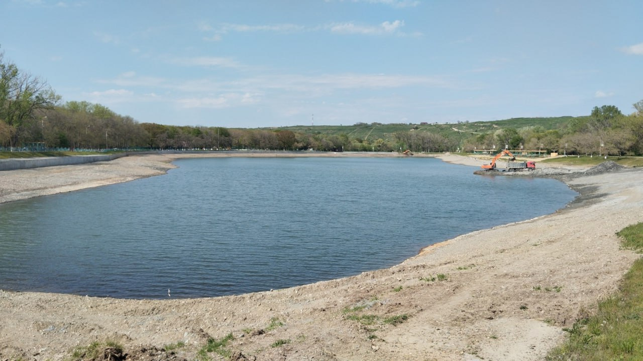В Армавире подрядная организация завершила 1 этап очистки водохранилища