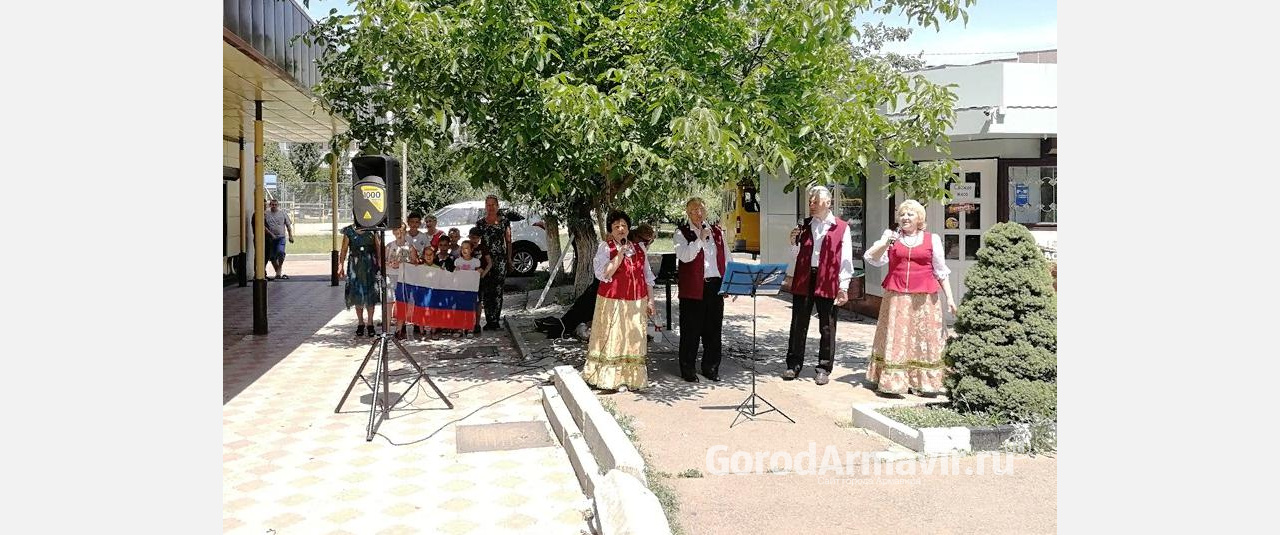 Армавирцы исполнили гимн России и присоединились к всероссийскому флешмобу