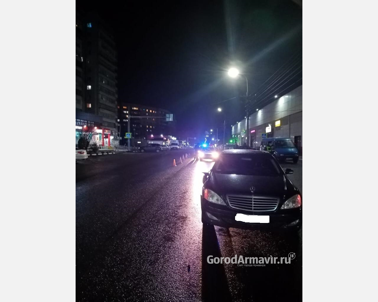 В Армавире водитель Mercedes-Benz сбил выбежавшего на дорогу 24-летнего парня 