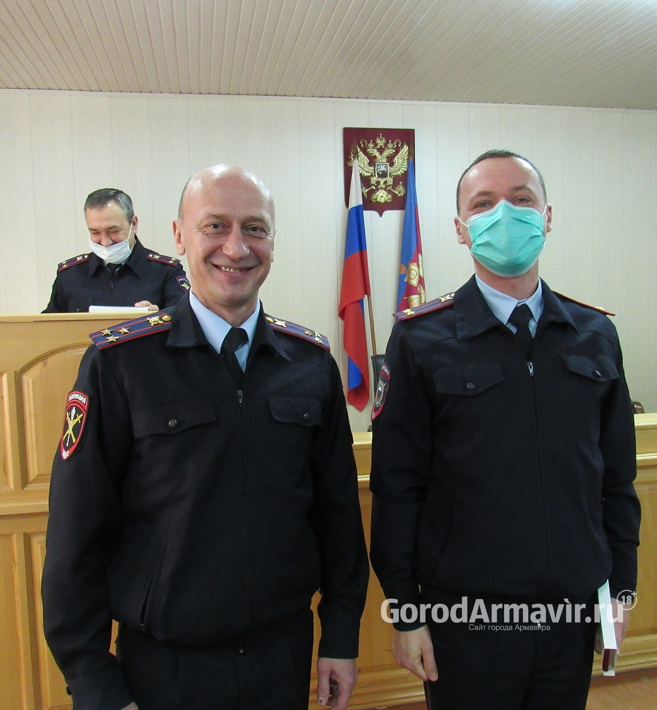 В Армавире 5 сотрудников полиции награждены нагрудными знаками | 01.02.2021  | Армавир - БезФормата