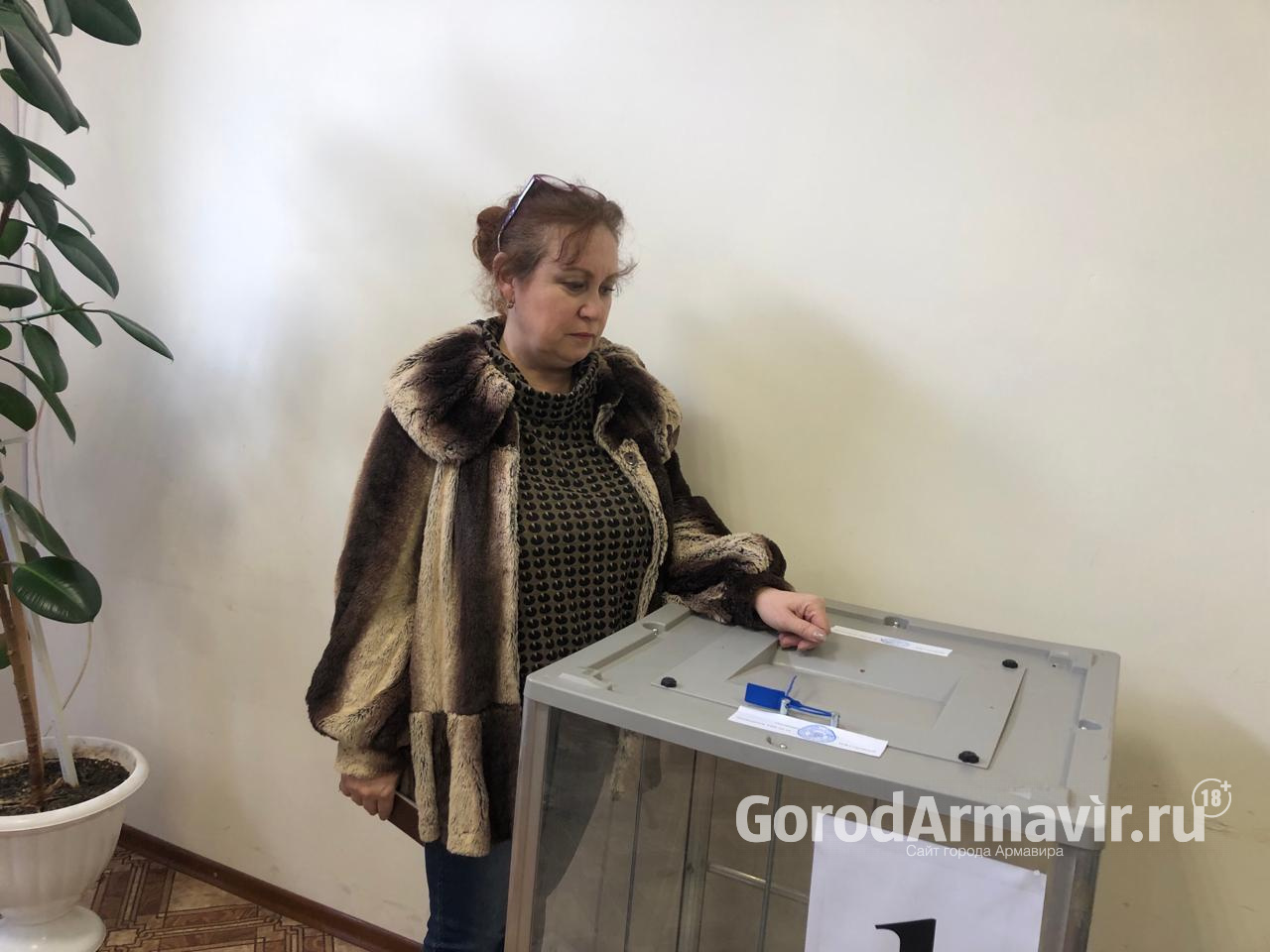В Армавире семья Тафинцевых с 11 детьми пришла на выборы президента РФ