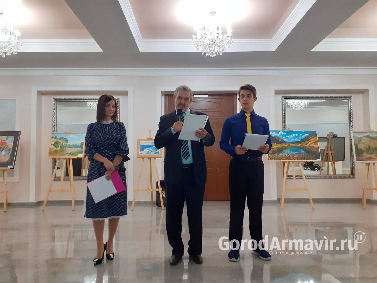 В Армавире открылась Межрегиональная выставка художников Юга России