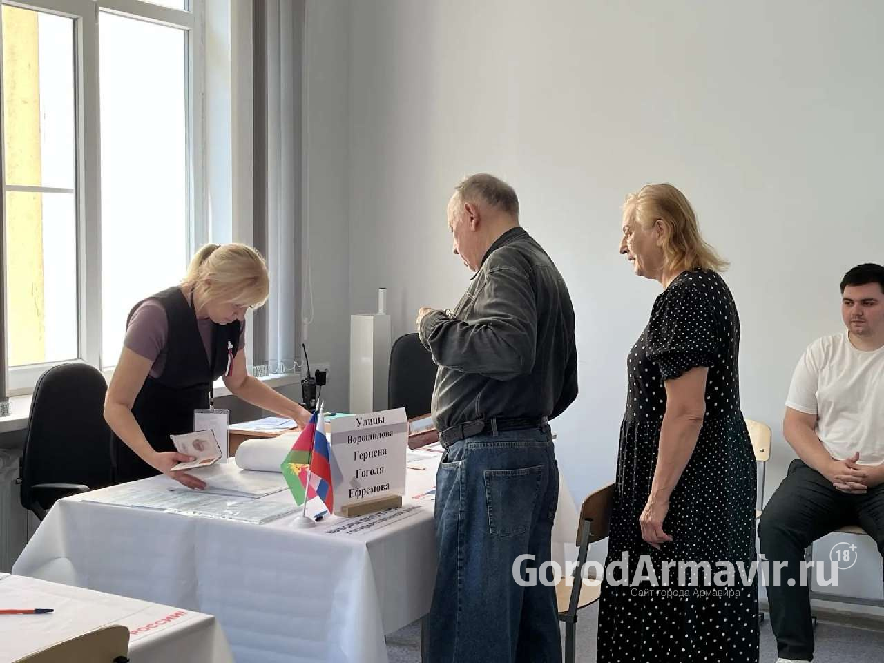 В Армавире на избирательном участке 0439 продолжаются выборы депутатов Госдумы