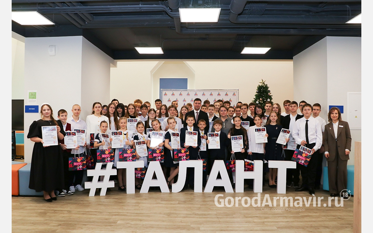 Шесть школьников из Армавира получили по 50 тыс руб премии 
