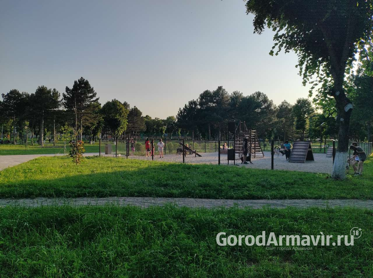 МЧС предупреждает жителей Армавира о ливнях и ветре силой до 20 м/с