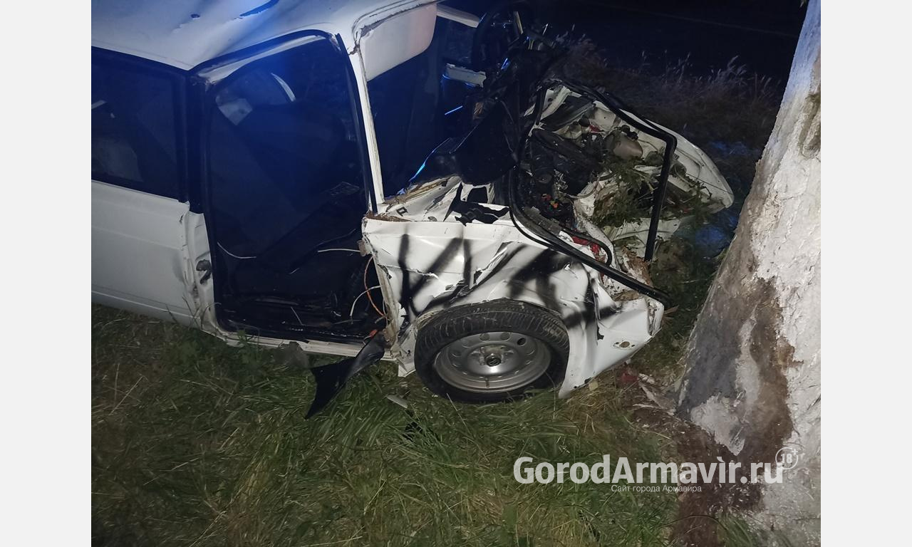 В Армавире при столкновении с деревом погиб 38-летний водитель «пятерки» 