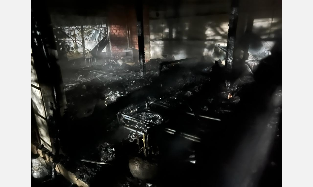 Огнеборцы Армавира ночью 23 июня тушили пожар на улице Калинина 