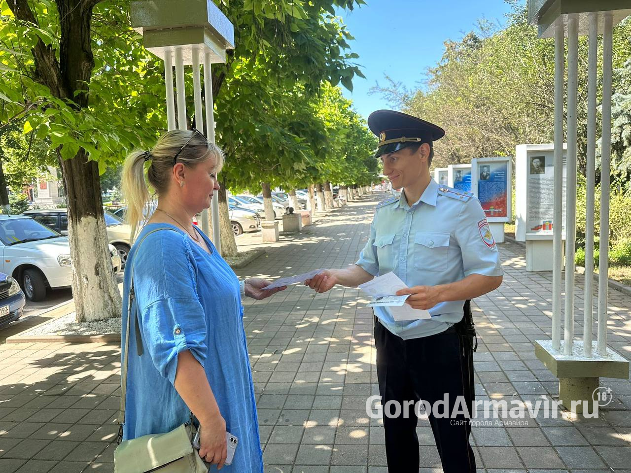 В Армавире правоохранители раздали почти 2 тысячи листовок со списком  уловок мошенников | 23.07.2023 | Армавир - БезФормата