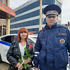 Автоинспекторы Армавира поздравили женщин с Днем матери 