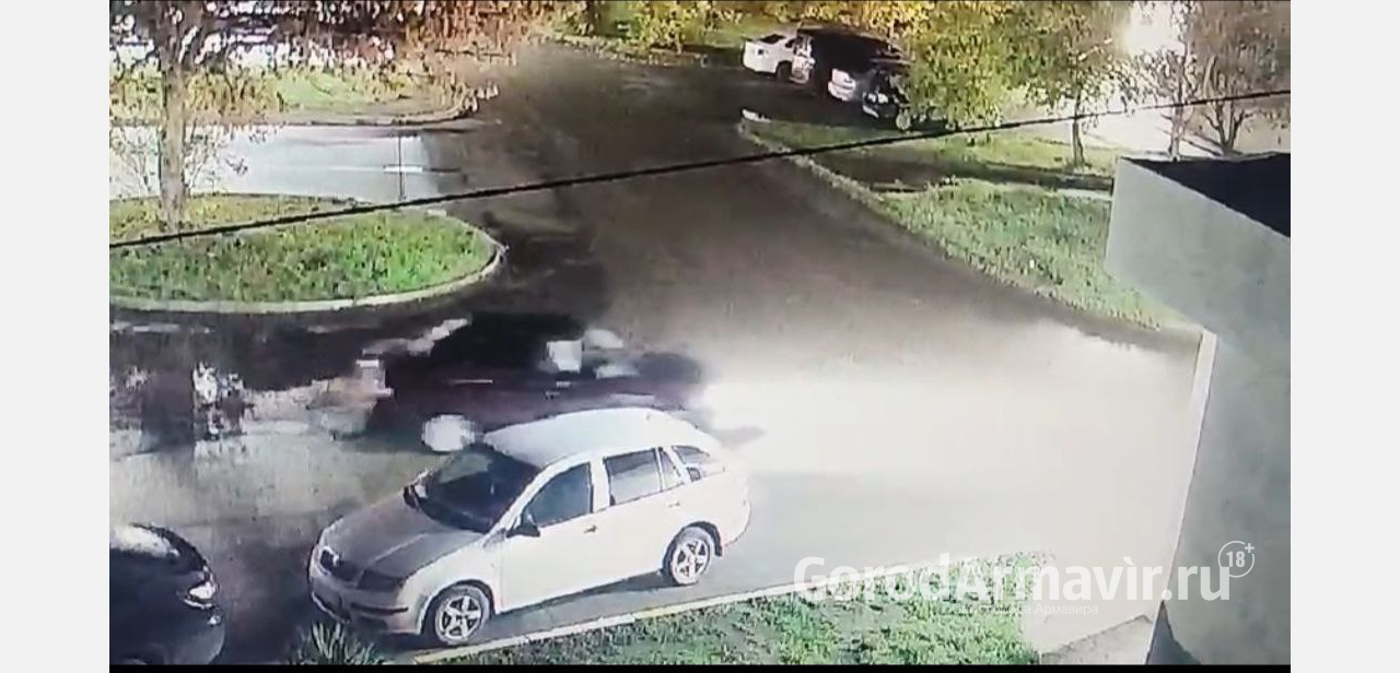 В Армавире полиция ищет скрывшегося с места ДТП водителя бордовой «Лады Приоры»