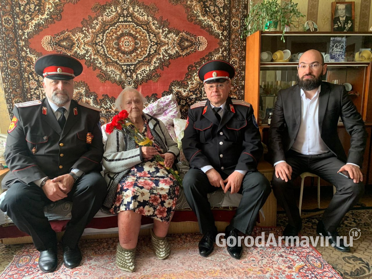  В Армавире ветерана Великой Отечественной войны Марию Бабикову поздравили с 9 Мая 
