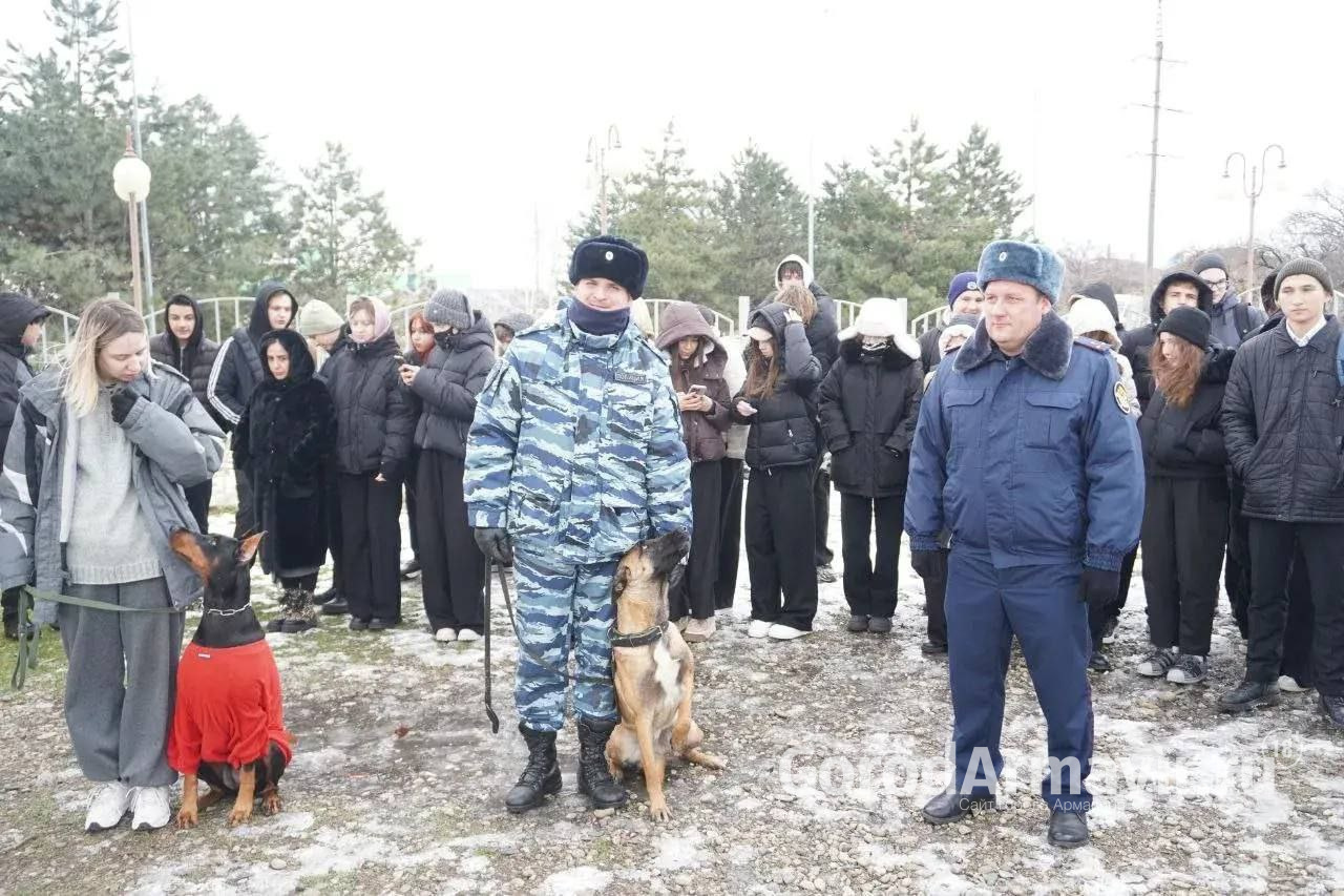 В Армавире в клубе служебного собаководства прошла встреча с молодежью 