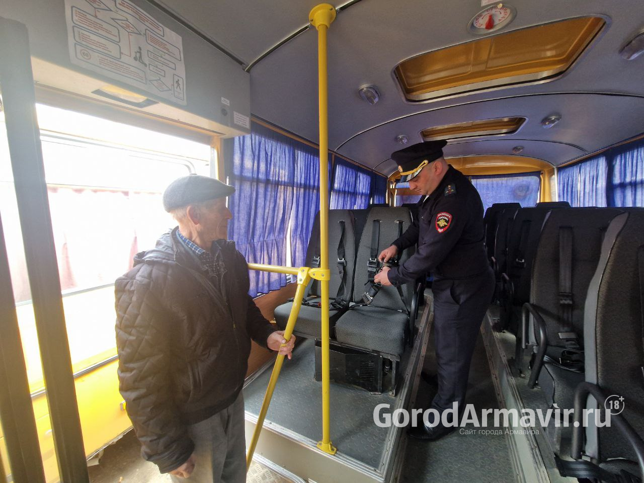 В Армавире автоинспекторы проверили безопасность школьных автобусов