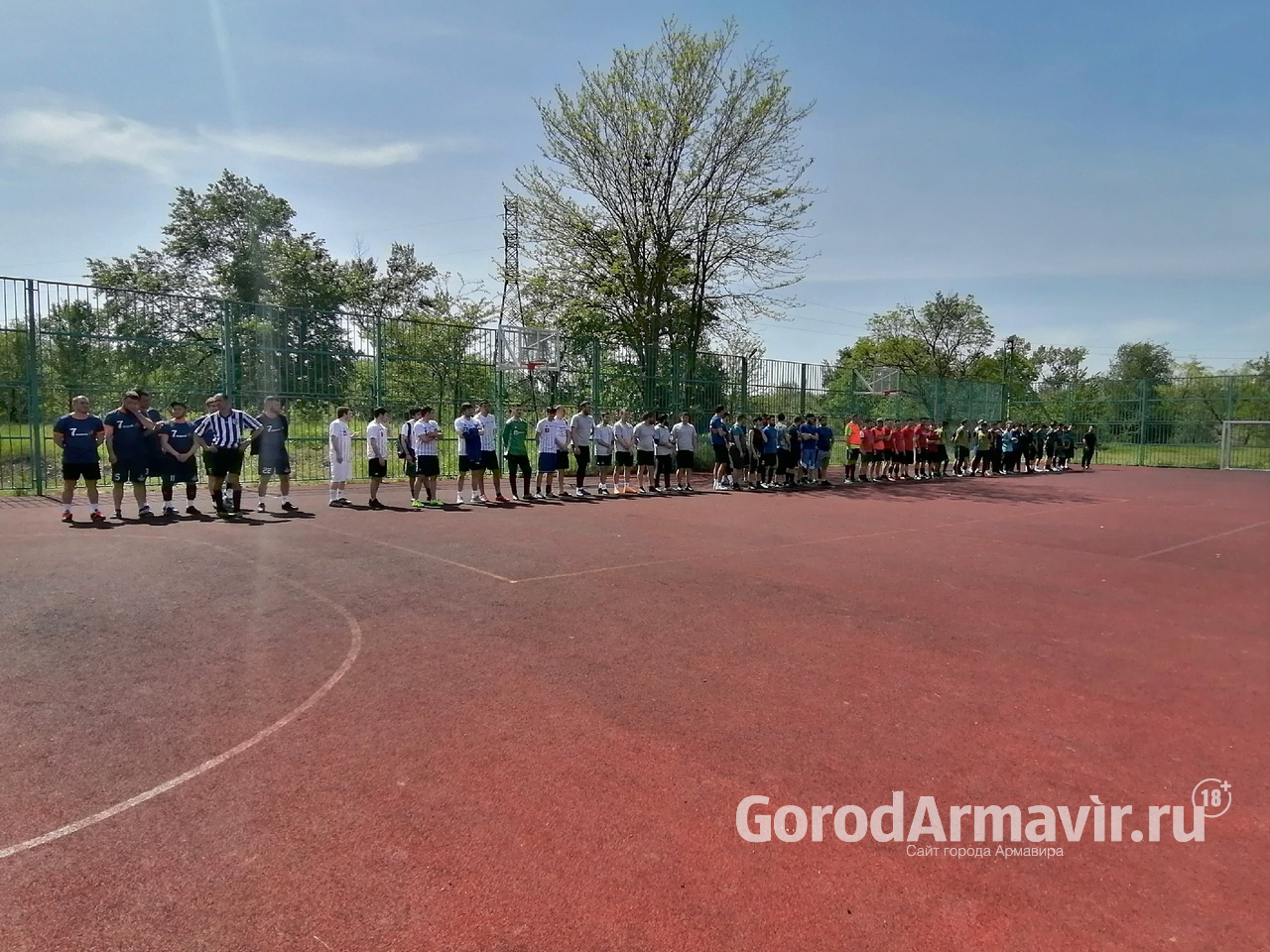 В Армавире в турнире по мини-футболу в честь 78-ой годовщины Победы приняли участие 10 команд 