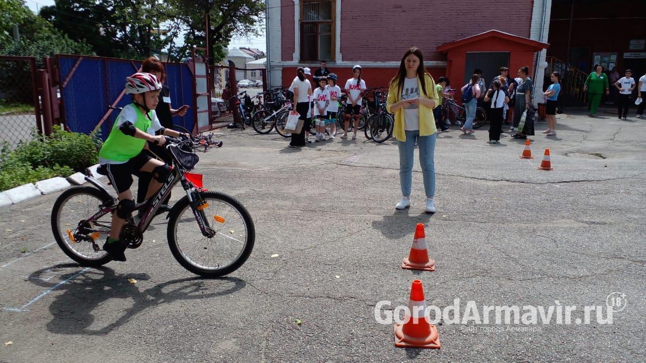 В Армавире команды 14 школ приняли участие в конкурсе «Безопасное колесо-2023» 