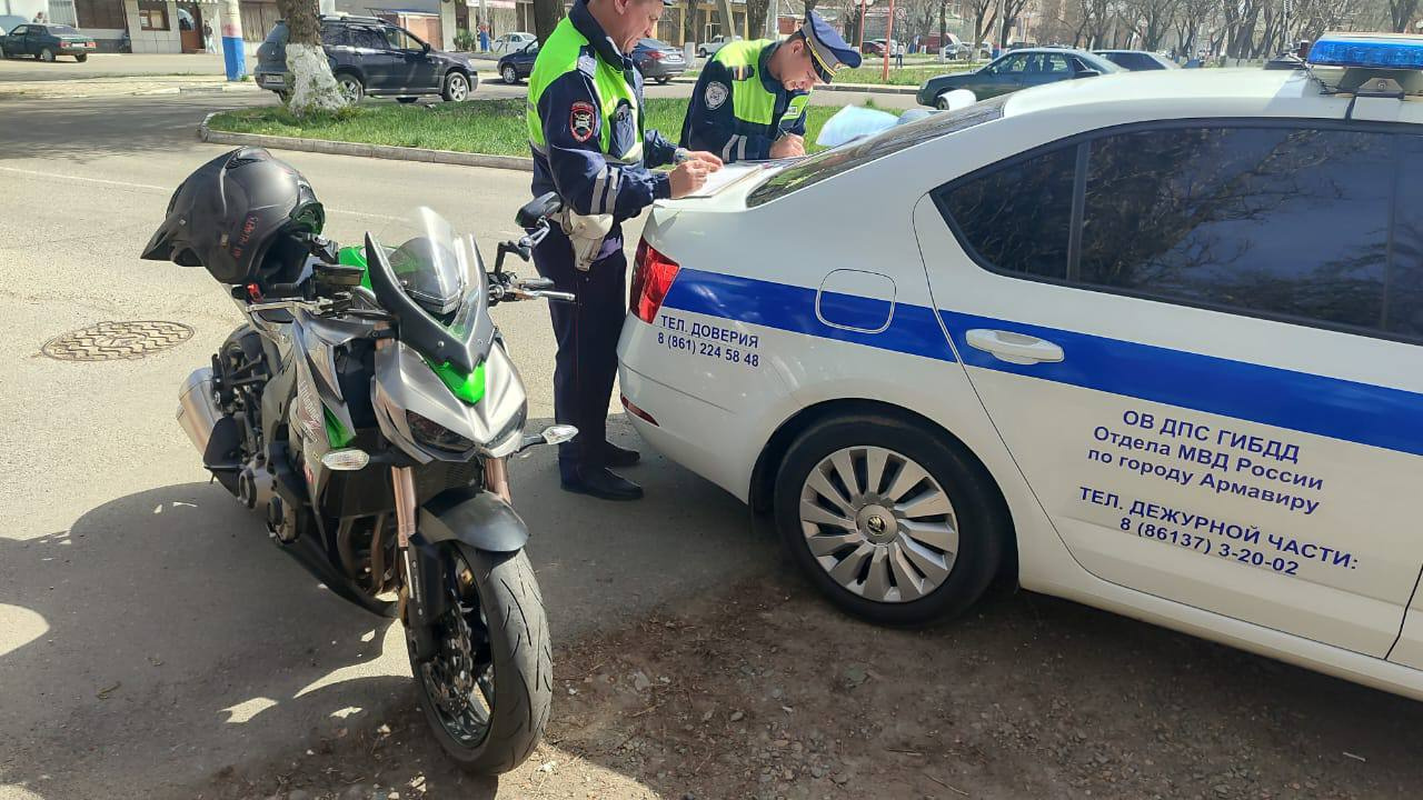 Как в детективах: в Армавире мотоциклист пытался скрыться от полицейских 