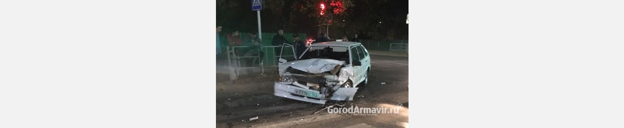 Три человека пострадали в ДТП на перекрестке Кропоткина - Урицкого в Армавире 