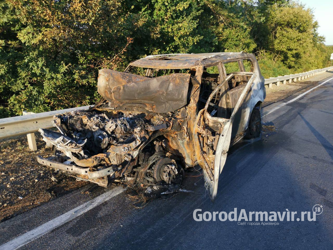 Полиция Армавира ищет сбежавшего виновника ДТП со сгоревшим автомобилем 