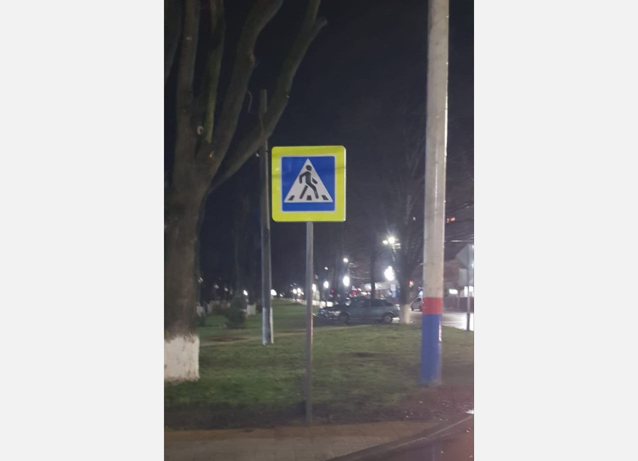 В Армавире по просьбе жителей города установили дорожный знак на перекрестке улиц Азовской и Маркова