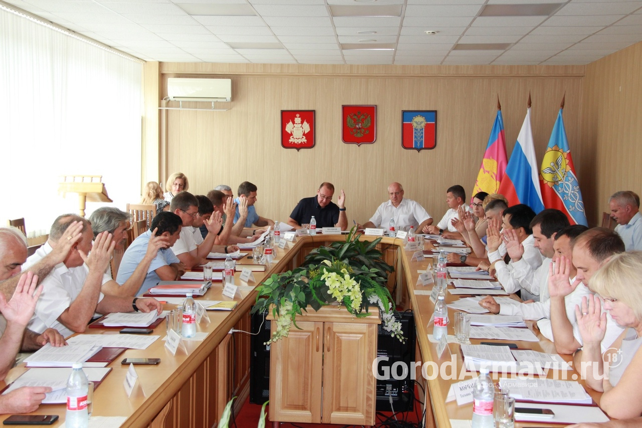 На 44 сессии Армавирской городской Думы депутаты рассмотрели 20 вопросов 