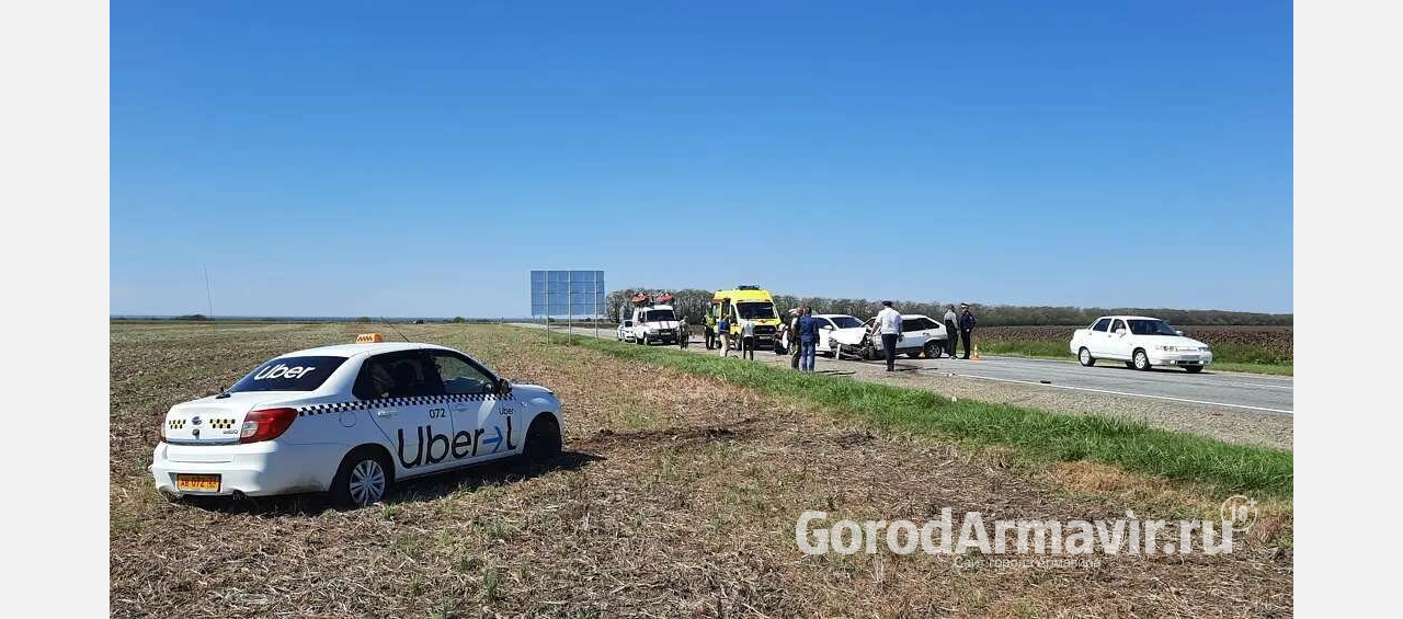 По дороге из Армавира в Лабинск по вине водителя «Девятки» произошло ДТП с участием 5 машин 