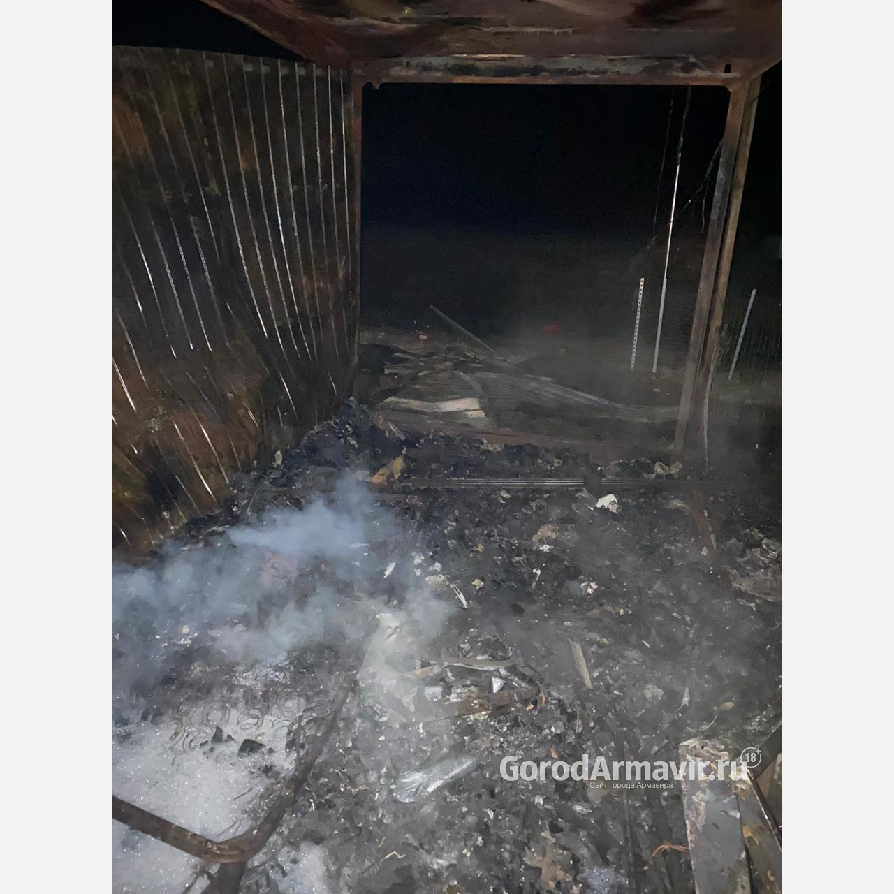 В станице под Армавиром при пожаре заживо сгорел 51-летний мужчина и попал на видео 