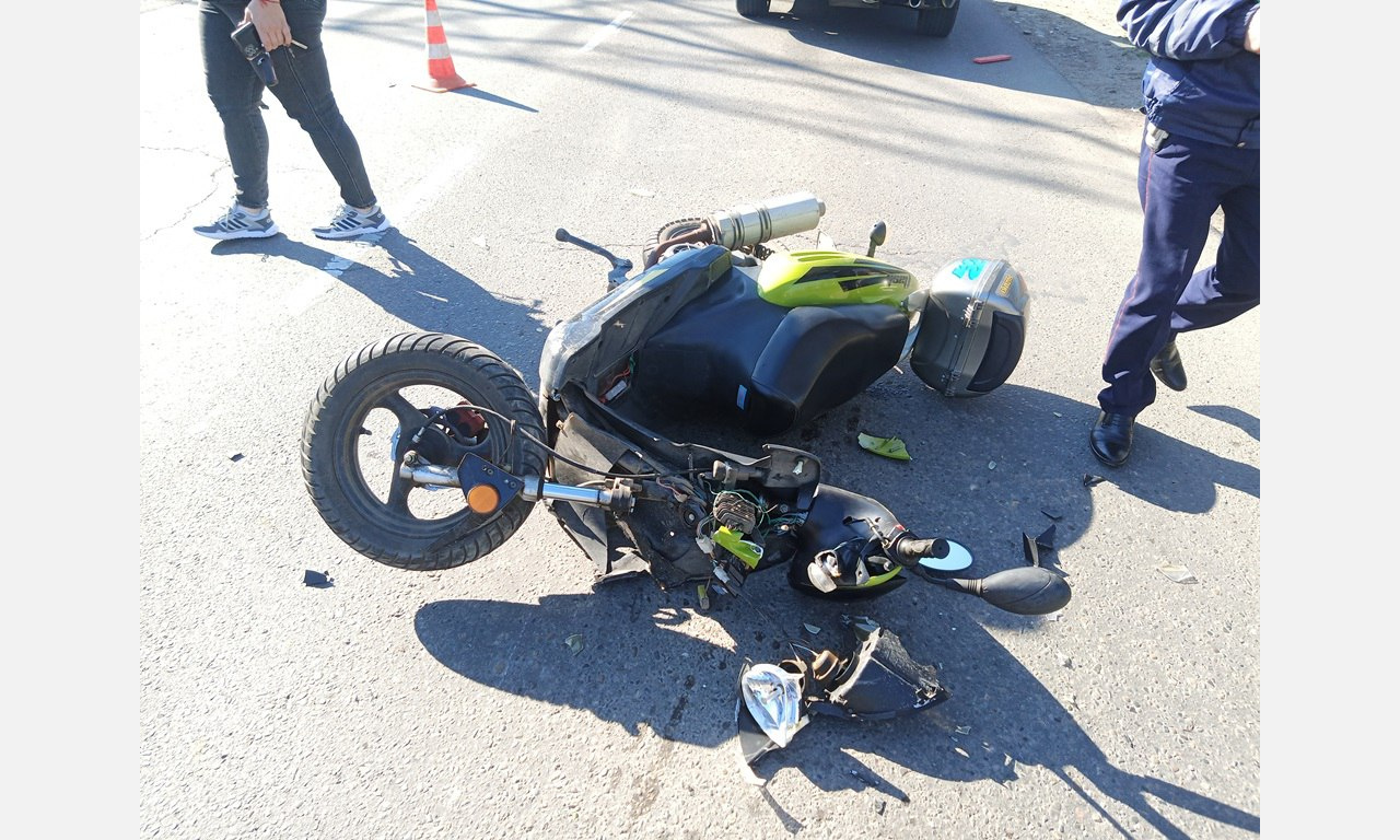 Скутерист был госпитализирован после ДТП с BMW в Армавире