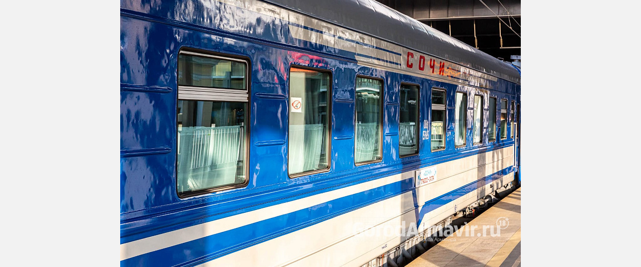 Туристический поезд в стилистике 80-х годов начал курсировать до Гагры